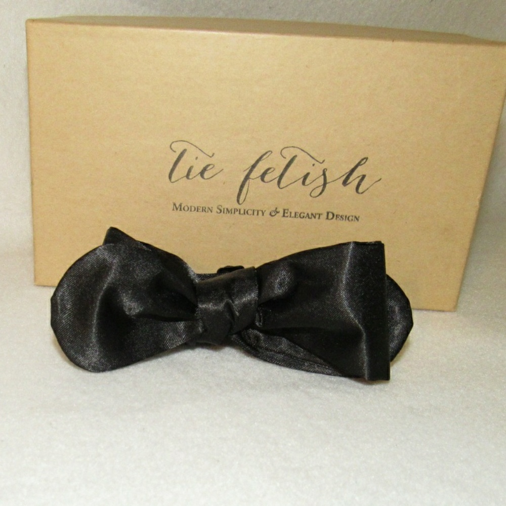 Club round black satin bow tie